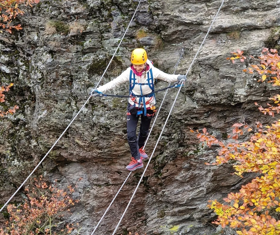 Via ferrata - przejście przez mostek